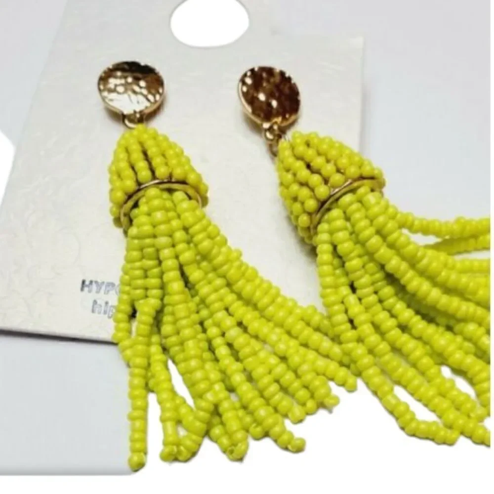🌼🌼Lime green beaded dangle earrings NWOT🌼🌼
